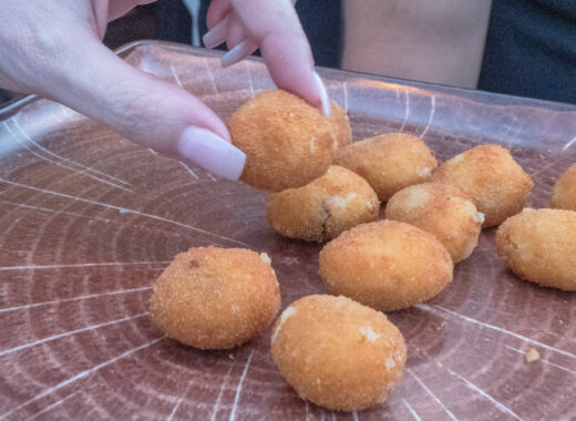 mesa-habla-sabores-primarios-gusto-croquetas-jamon