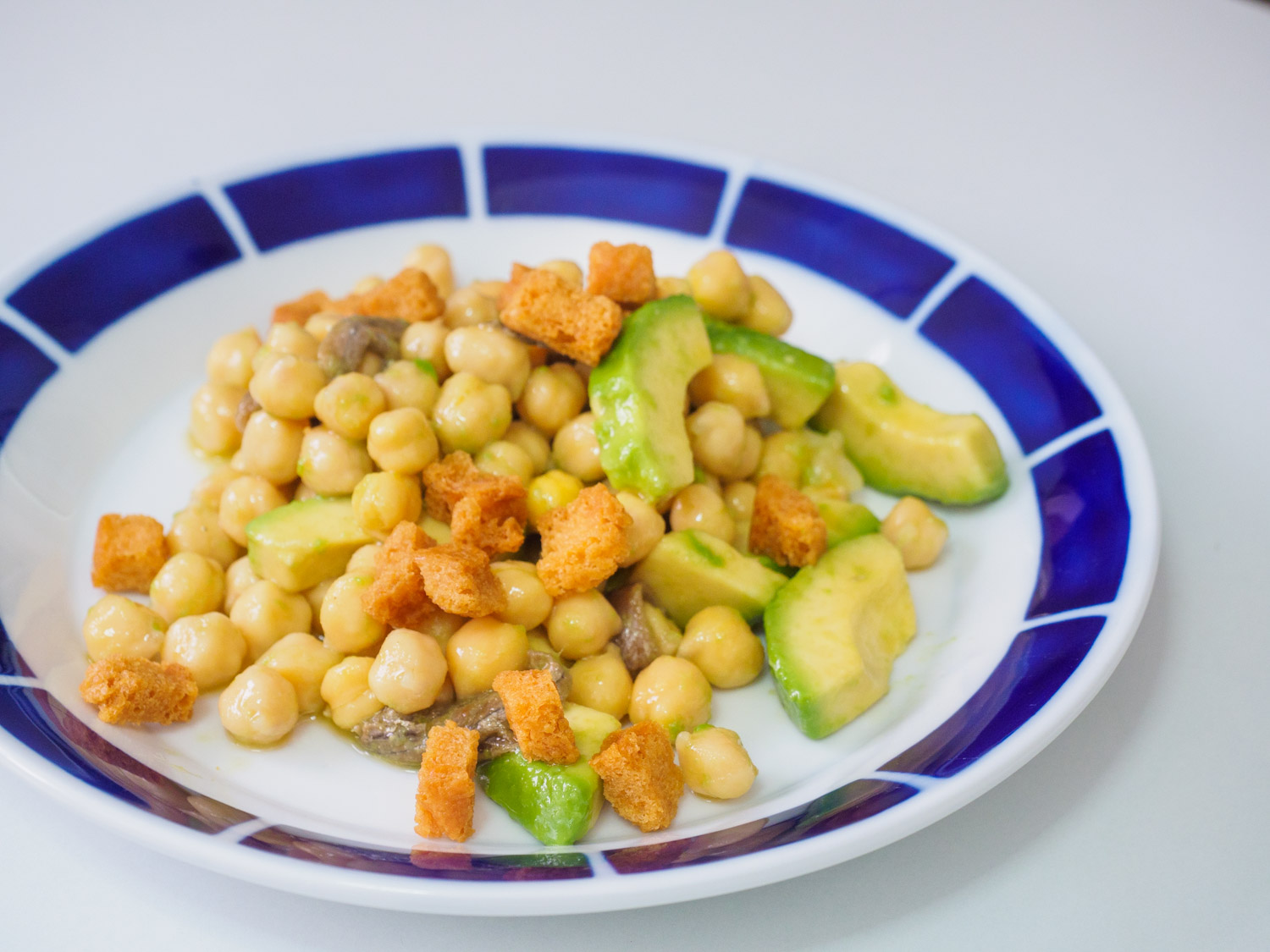 Ensalada de garbanzos, una receta fría en verano La Mesa Habla