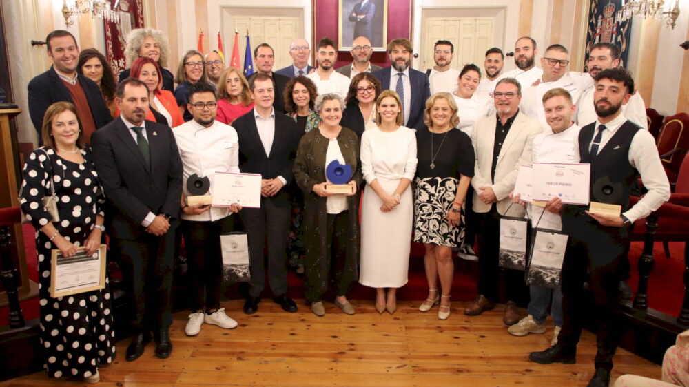 mesa-habla-premiados-once-certamen-alcala-gastronomica