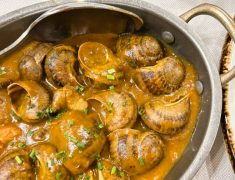 Los Caracoles: 190 años entre conchas y brasas