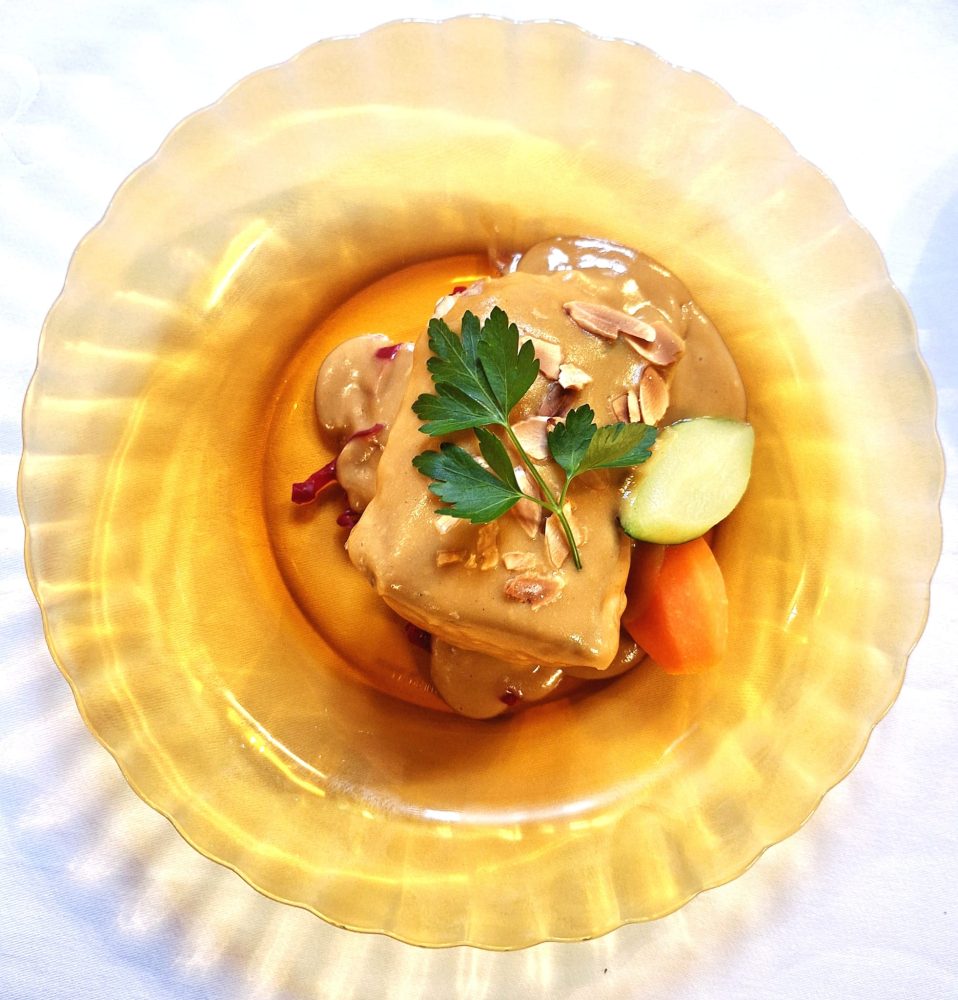 mesa-habla-parador-alcala-cuentame-merluza-salsa-almendras