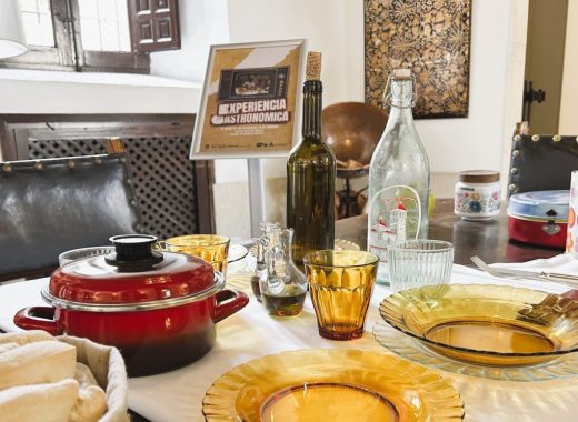 mesa-habla-parador-alcala-cuentame-portada