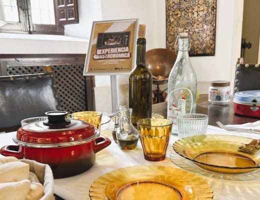 mesa-habla-parador-alcala-cuentame-portada