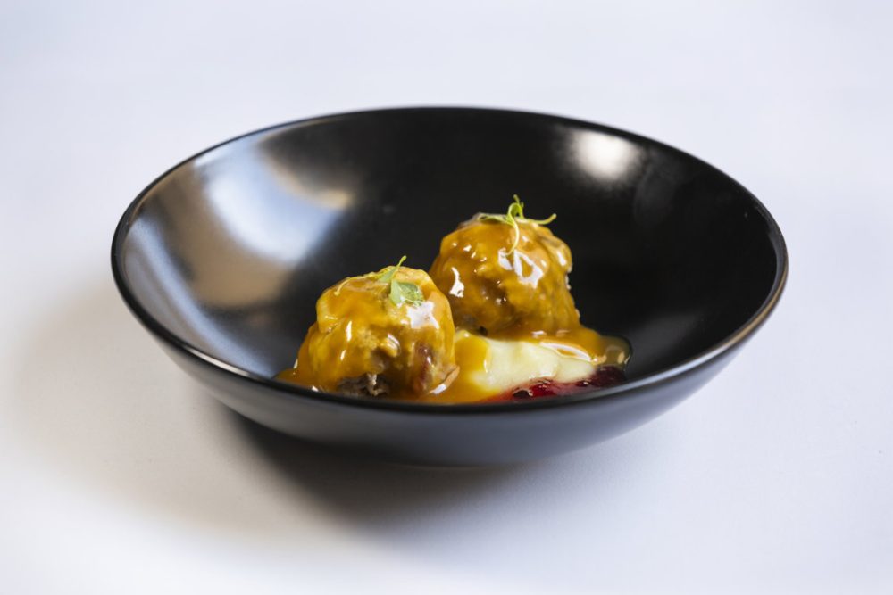 mesa-habla-tapa-europea-restaurante-Caiko