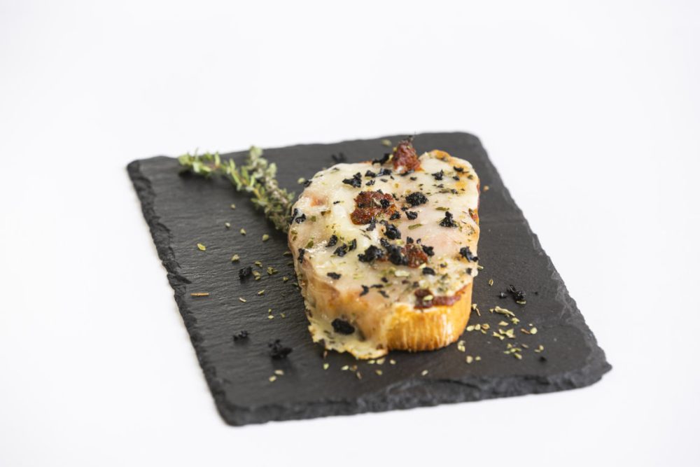 mesa-habla-tapa-europea-restaurante-La-Fabrica