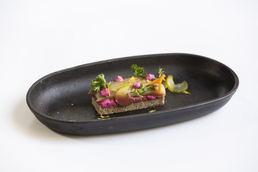 mesa-habla-tapa-europea-restaurante-plademunt
