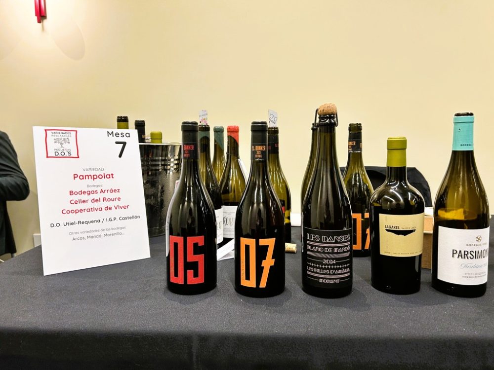 mesa-habla-salon-variedades-rescatadas-pequenas-dos-bodegas-arraez